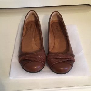 Butter-soft leather shoes, never worn, excellent condition.
